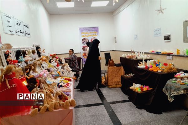 ۴نمایشگاه اقتصاد مقاومتی  بانوان کارافرین در قرچک‌