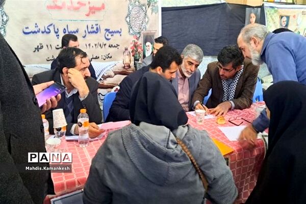 برگزاری میز خدمت در مصلی نماز جمعه پاکدشت