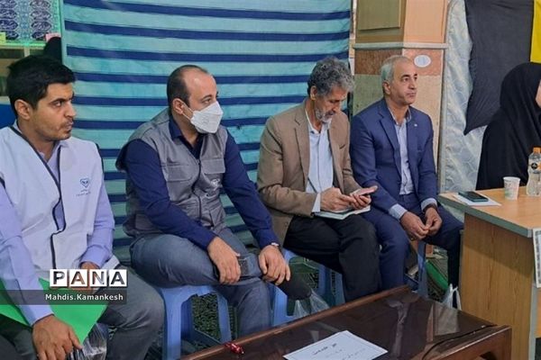 برگزاری میز خدمت در مصلی نماز جمعه پاکدشت