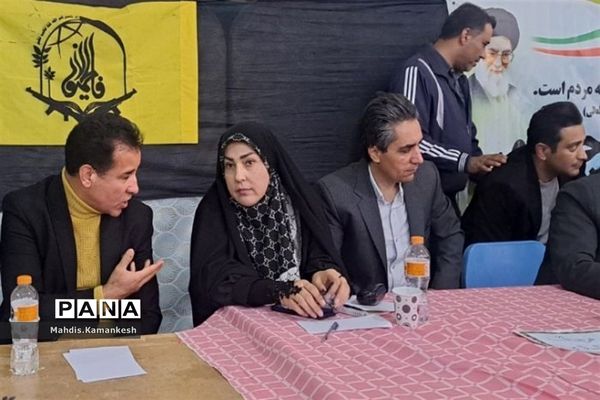 برگزاری میز خدمت در مصلی نماز جمعه پاکدشت