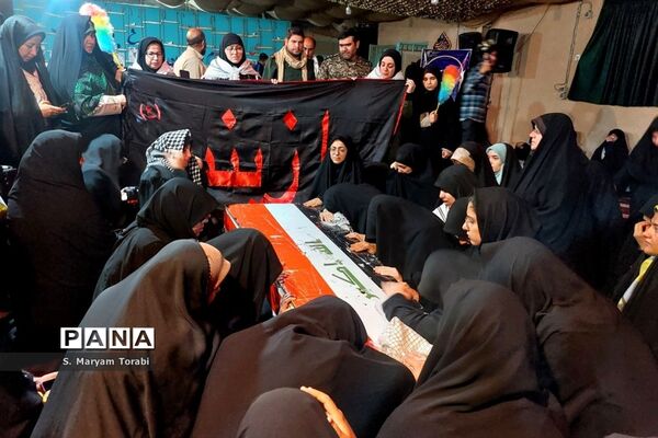 قرائت میثاق‌نامه معلمی توسط نومعلمان فارس در معراج شهدای اهواز