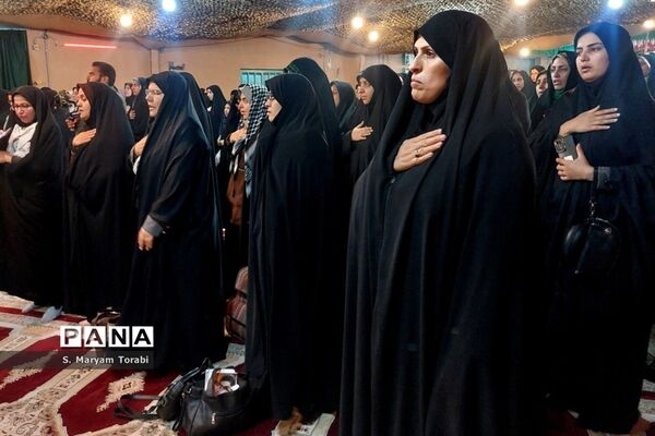 قرائت میثاق‌نامه معلمی توسط نومعلمان فارس در معراج شهدای اهواز