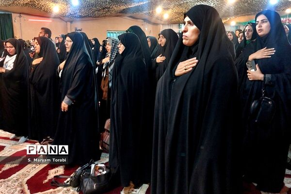 قرائت میثاق‌نامه معلمی توسط نومعلمان فارس در معراج شهدای اهواز