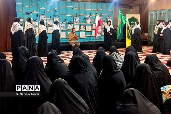 قرائت میثاق‌نامه معلمی توسط نومعلمان فارس در معراج شهدای اهواز