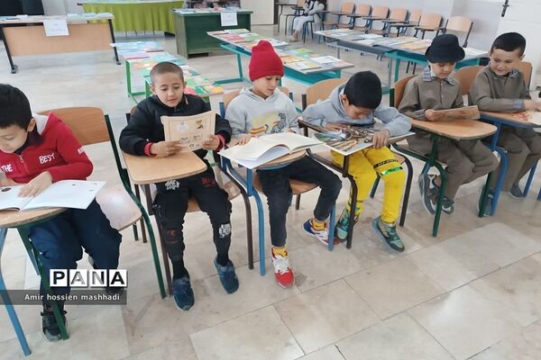نمایشگاه کتاب در هفته بسیج در دبستان شهید محمدباقر صدر رودهن