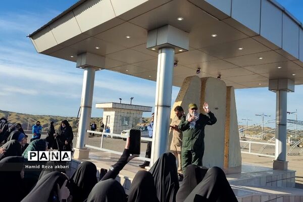 حضور دختران دانش‌آموز رودهن در اردوی راهیان نور