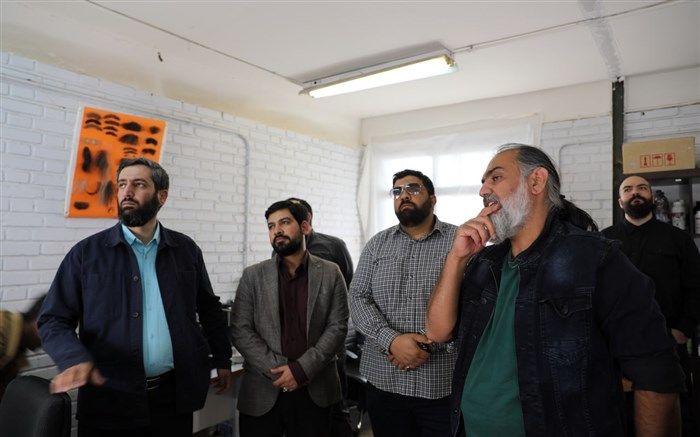 مهرداد باقری  به بازدید از پشت صحنه سینمایی «احمد» آمد