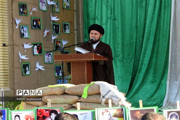 مراسم گرامیداشت ۴ آذر روز مقاومت مردم اندیمشک در هنرستان نرجس خاتون