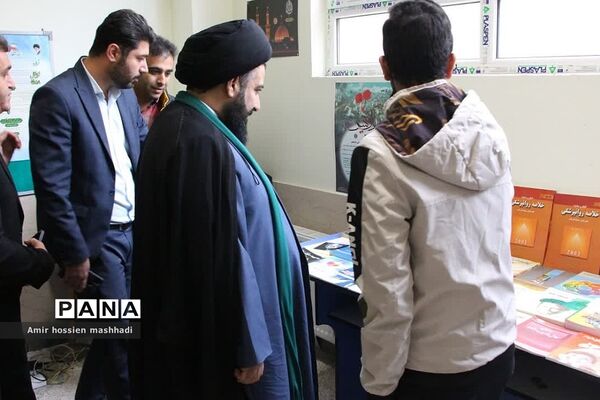 تجهیز و راه‌اندازی کتابخانه تخصصی دبیرستان ابن‌سینا رودهن
