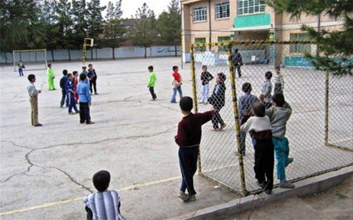 آموزش و پرورش مناطق و استان بر کمک های اولیا به مدارس نظارت می کنند