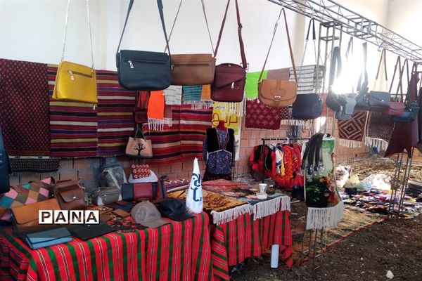 نمایشگاه کار آفرینی صنایع دستی و مشاغل خانگی در میاندورود