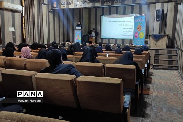 جلسه بازآموزی ویژه مدیران و مشاوران مدارس شهرستان قرچک