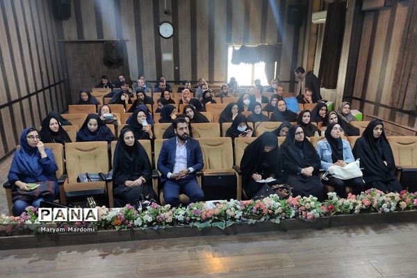 جلسه بازآموزی ویژه مدیران و مشاوران مدارس شهرستان قرچک