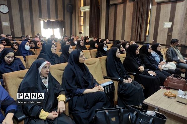 جلسه بازآموزی ویژه مدیران و مشاوران مدارس شهرستان قرچک