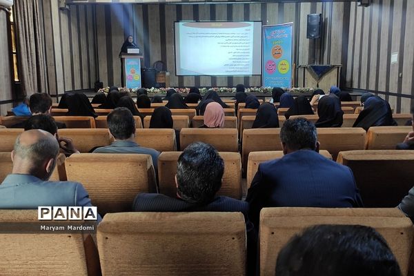 جلسه بازآموزی ویژه مدیران و مشاوران مدارس شهرستان قرچک