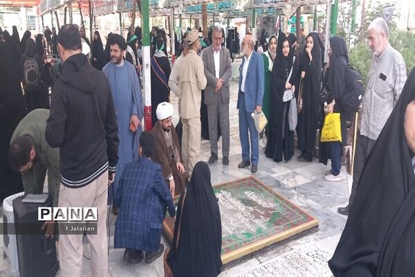 مراسم بدرقه دانش‌آموزان ناحیه یک قم به اردوی راهیان نور