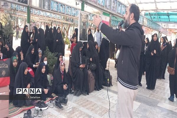 مراسم بدرقه دانش‌آموزان ناحیه یک قم به اردوی راهیان نور