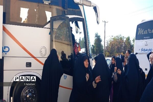 مراسم بدرقه دانش‌آموزان ناحیه یک قم به اردوی راهیان نور
