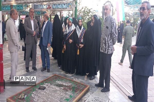 مراسم بدرقه دانش‌آموزان ناحیه یک قم به اردوی راهیان نور