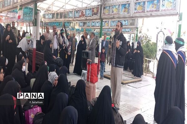 مراسم بدرقه دانش‌آموزان ناحیه یک قم به اردوی راهیان نور