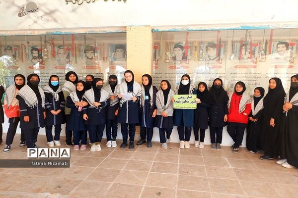 غبار روبی و عطر افشانی گلزار شهدای شبانکاره به‌مناسبت هفته بسیج