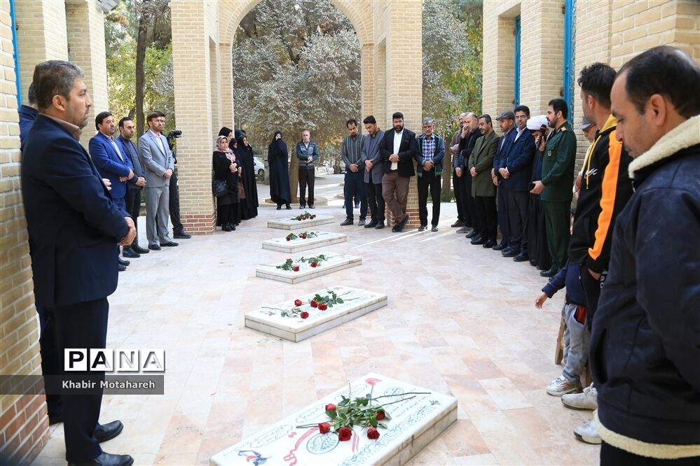 آیین تجلیل از برگزیدگان کشوری یازدهمین جشنواره داستان کوتاه ادب در اردکان