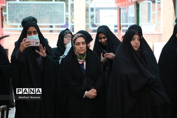 اعزام سومین گروه از دانش‌آموزان ناحیه یک قم به اردوی راهیان نور