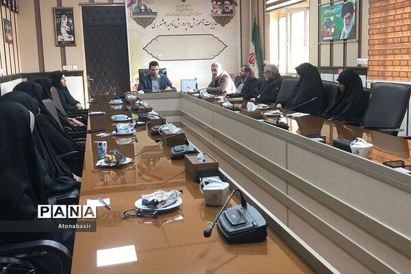 مراسم تقدیر از مربیان و مسئولین اردوی راهیان نور در ناحیه دو ری