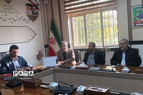 مراسم تقدیر از مربیان و مسئولین اردوی راهیان نور در ناحیه دو ری