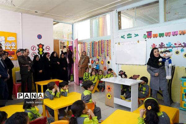رونمایی از اولین مجوز فعالیت و تابلوی کودکستان در استان اصفهان