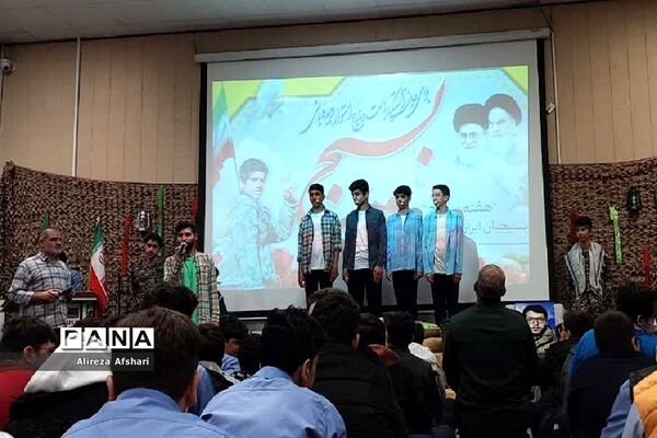 گرامیداشت یاد و خاطره شهدای دانش‌آموز  در دبیرستان هدایت قم