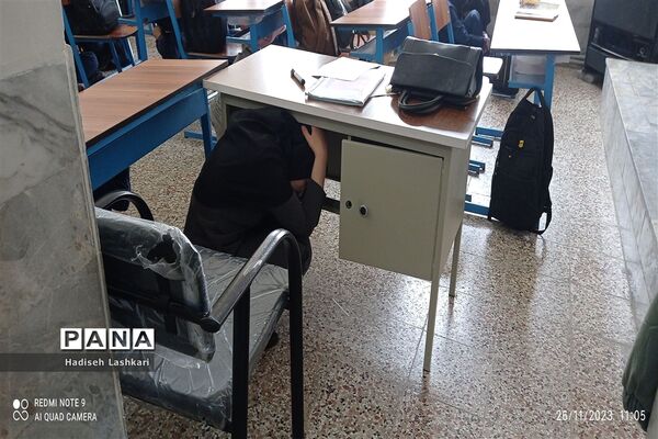 برگزاری کارگاه آموزشی مانور زلزله در دبیرستان فرهیختگان کاشمر