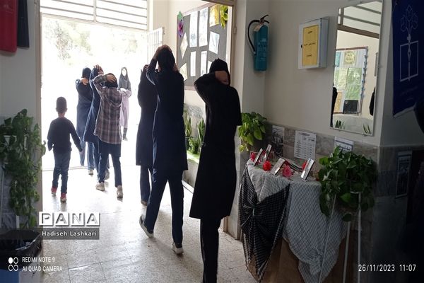 برگزاری کارگاه آموزشی مانور زلزله در دبیرستان فرهیختگان کاشمر