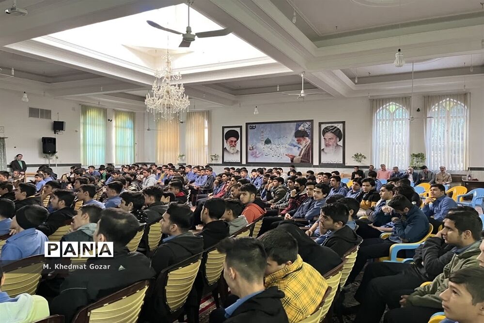 یادواره شهدای دبیرستان نمونه دولتی حاج محمد ایزدی در قم