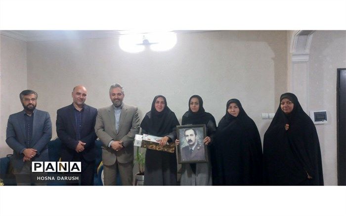 خانواده شهدا چشم و چراغ ملت هستند