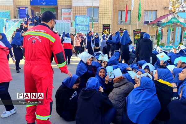 مانور زلزله آموزشی برای دانش‌آموزان