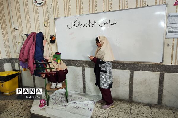 روز بدون کیف و کتاب دانش‌آموزان دبستان شاهد حریت بهبهان