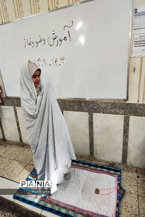 روز بدون کیف و کتاب دانش‌آموزان دبستان شاهد حریت بهبهان