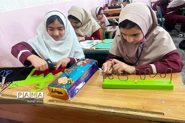 روز بدون کیف و کتاب دانش‌آموزان دبستان شاهد حریت بهبهان