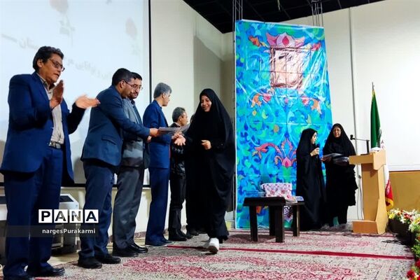 تقدیر از برگزیدگان مسابقات کتاب خوانی آموزش وپرورش ابرکوه