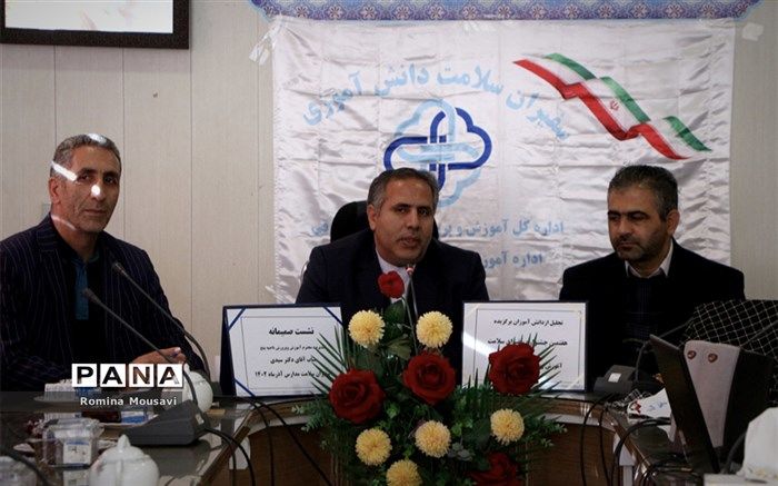 کتاب دانش‌آموز تبریزی در‌ جمع سفیران سلامت رونمایی شد