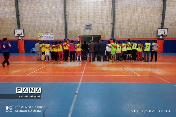 برگزاری اختتامیه مسابقات فوتسال درون مدرسه‌ای دبیرستان شهید بهشتی دوره اول