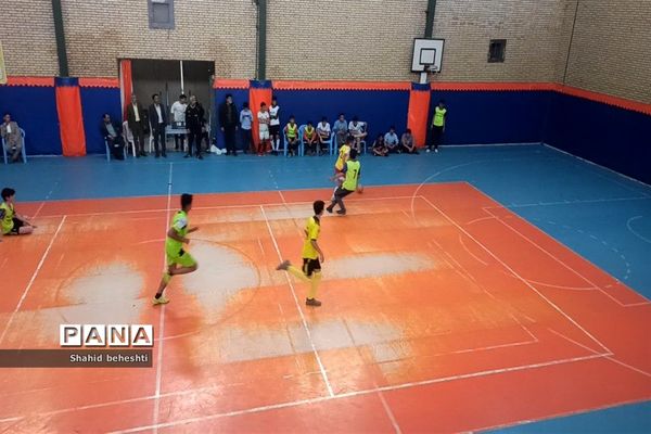 برگزاری اختتامیه مسابقات فوتسال درون مدرسه‌ای دبیرستان شهید بهشتی دوره اول