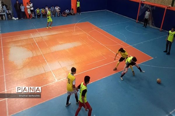 برگزاری اختتامیه مسابقات فوتسال درون مدرسه‌ای دبیرستان شهید بهشتی دوره اول