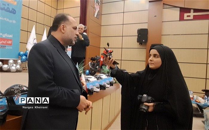 ‌اهدای 6 هزار کلاه ایمنی موتورسیکلت به موتورسواران در سراسر کشور