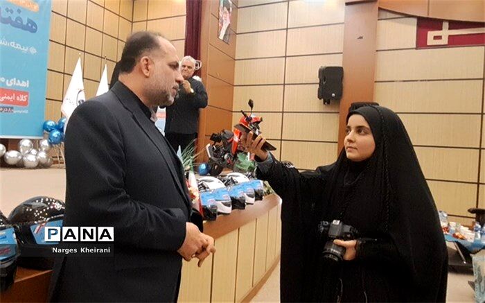 ‌اهدای 6 هزار کلاه ایمنی موتورسیکلت به موتورسواران در سراسر کشور