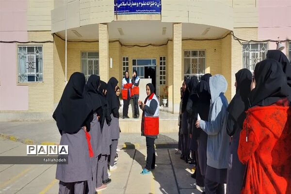 مانور زلزله درمدرسه صدرا ابرکوه