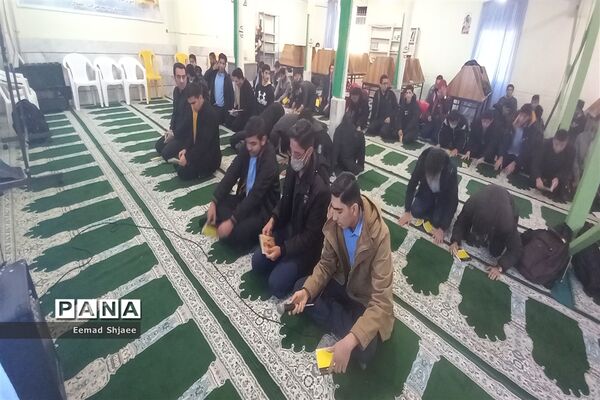 زیارت عاشورا در دبیرستان نمونه آیت الله خامنه‌ای کاشمر