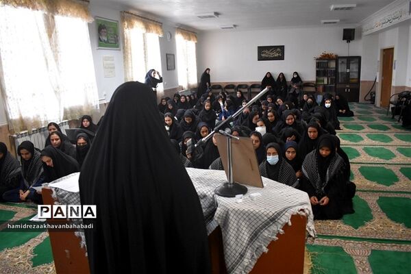 اعزام دانش‌آموزان دختر بهاباد به اردوی راهیان نور