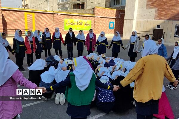 بیست و پنجمین مانور سراسری زلزله و ایمنی در دبستان شهدای ۱۵ خرداد شهرستان قرچک
